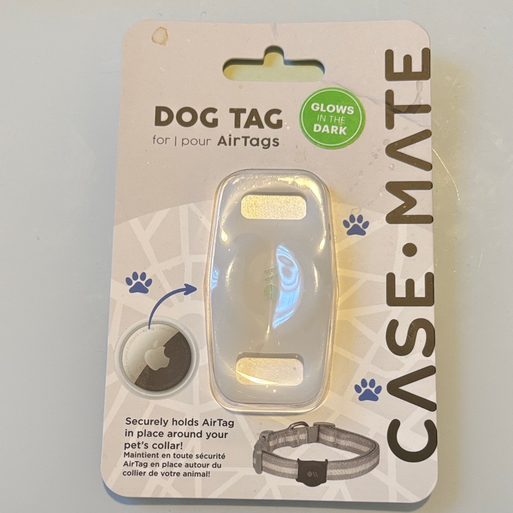 case-mate Glow-in-the-Dark Dog Tag Case for AirTag - White